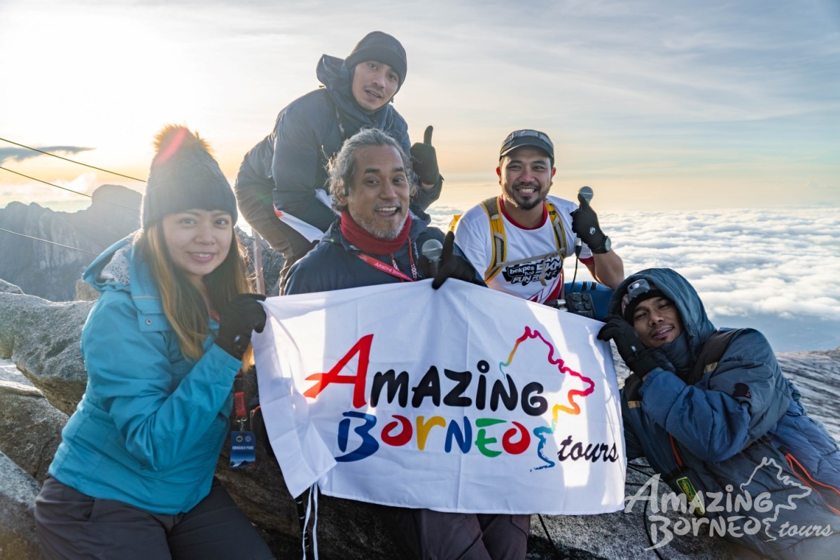 Hot FM’s Bekpes Hot Crew Breaks Record on Mount Kinabalu, Sponsored by Amazing Borneo